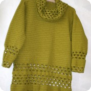 Háčkovaný pulovr s ažurovým vzorem